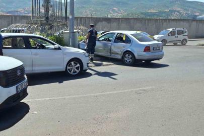 Bingöl’de iki otomobil çarpıştı: 1 yaralı
