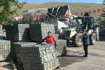 Çıldır Belediyesi’nden kaldırım yenileme çalışması