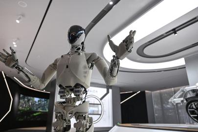 Çin insansı robotları iş gücüne dahil edecek