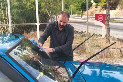 Çocukluk hayali gerçeğe dönüştü: 32 yıllık aracına gözü gibi bakıyor