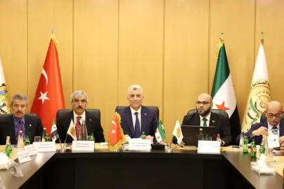 Devrim sonrası Halep’i ziyaret eden ilk yabancı Bakan oldu