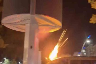 Düğün konvoyunda pes dedirten görüntü: Araç üzerinden havai fişek attılar