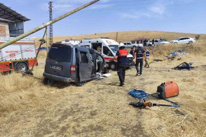 Elazığ’da hafif ticari araç tarlaya uçtu:5 yaralı