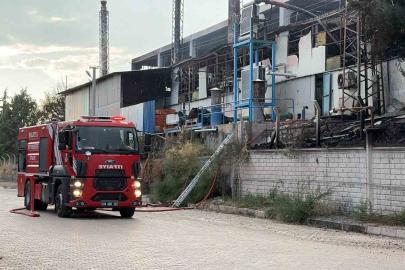 Elazığ’da yalıtım fabrikasında çıkan yangın 3,5 saatlik çalışmayla söndürüldü
