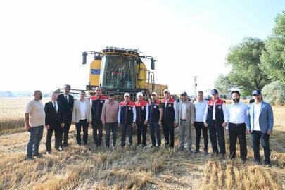 Erzurum Valisi Baruş’tan meslek lisesinde buğday hasadı