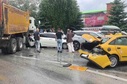 Erzurum’da 10 araçlı zincirleme kaza: 5 yaralı