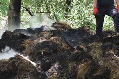 Hakkâri’de 400 balya ot yanarak kullanılamaz hale geldi
