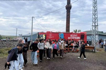 Kars’ta Gezici Kütüphane Demirkent Köyü’ndeki öğrencilere unutulmaz bir gün yaşattı