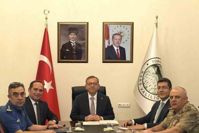 Kars’ta Güvenlik Zirvesi: okul çevreleri ve sınır güvenliği masaya yatırıldı