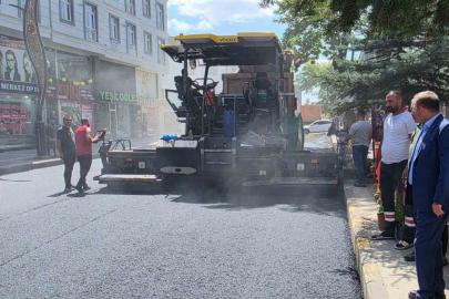 Kars’ta şehir içi yollarda asfalt seferberliği: Faikbey Caddesi yenileniyor