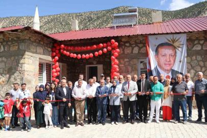 Köylüler birlik oldu, atıl binayı tesise çevirdi