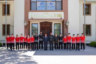 Milli badmintoncular Avrupa Şampiyonası öncesi Erzincan’da kampta