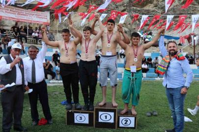 Pehlivanlı’da pehlivanlar kıyasıya güreşti