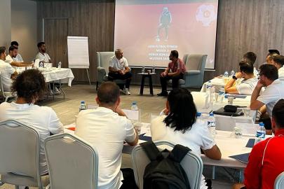 Sarıgül, UEFA Fitness B-1 Kursunda tecrübelerini paylaştı