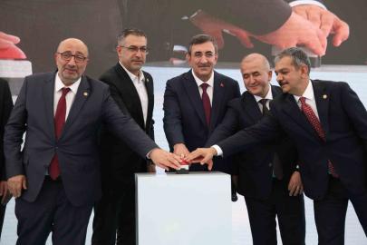 Cumhurbaşkanı Yardımcısı Yılmaz: "Sağlıkta erişimin en güçlü olduğu ülkelerden birisiyiz"