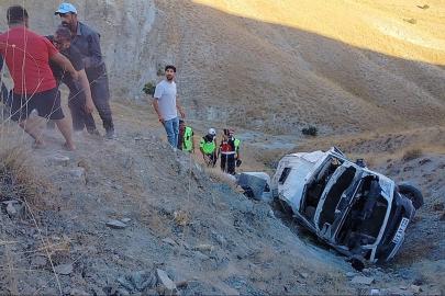 Elazığ’da minibüs uçuruma yuvarlandı: Yaralılar var