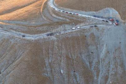 Elazığ’da minibüsün yuvarlandığı uçurum ve kurtarma çalışmaları dronla görüntülendi