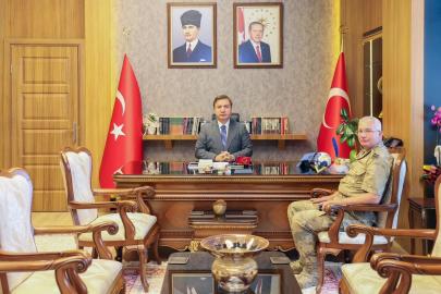 Erzincan Valisi Aydoğdu, İl Jandarma Komutanı Altundarak’ı kabul etti
