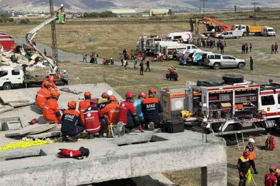 Erzincan’da 6,9 büyüklüğündeki deprem senaryosu sahada uygulandı
