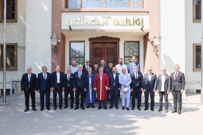 Erzincan’da Ahilik Haftası kapsamında başarılı esnaflara onur belgesi