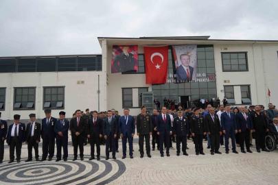Iğdır’da 19 Eylül Gaziler Günü dolayısıyla çelenk sunuldu