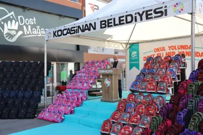 Kayseri Kocasinan'ın Dost Market'i kırtasiye desteği sundu