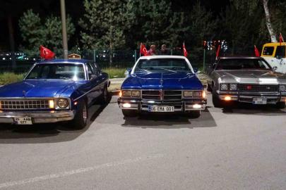 Klasik araçları Erzurum sokaklarında nostalji rüzgarı estirdi
