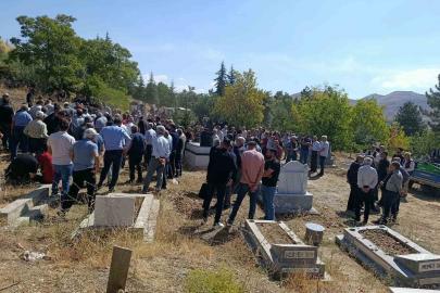 Malatya’da kazada hayatını kaybeden sağlık çalışanı genç son yolculuğuna uğurlandı