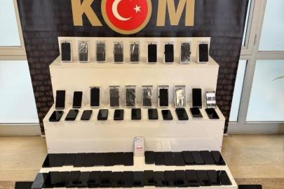 Muş’ta kaçakçılık operasyonu: 98 adet cep telefonu, 11 adet tablet ve 20 kilo nargile tütünü ele geçirildi
