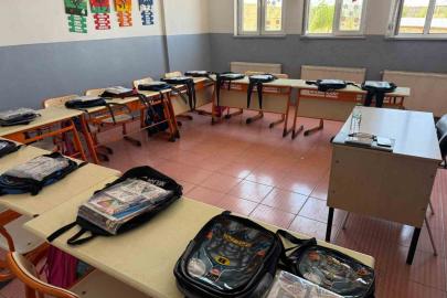 Patnos’ta yüzlerce öğrencinin yüzünü güldürdüler
