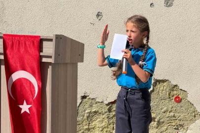 Refahiye’de İlköğretim Haftası programında okulun bakımsızlığı dikkat çekti