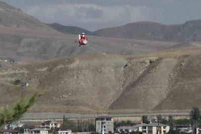 Sarılık hastası bebek ambulans helikopter ile Van’a getirildi