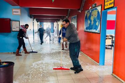 Yüksekova’da yeni eğitim öğretim yılı için okullar temizlendi